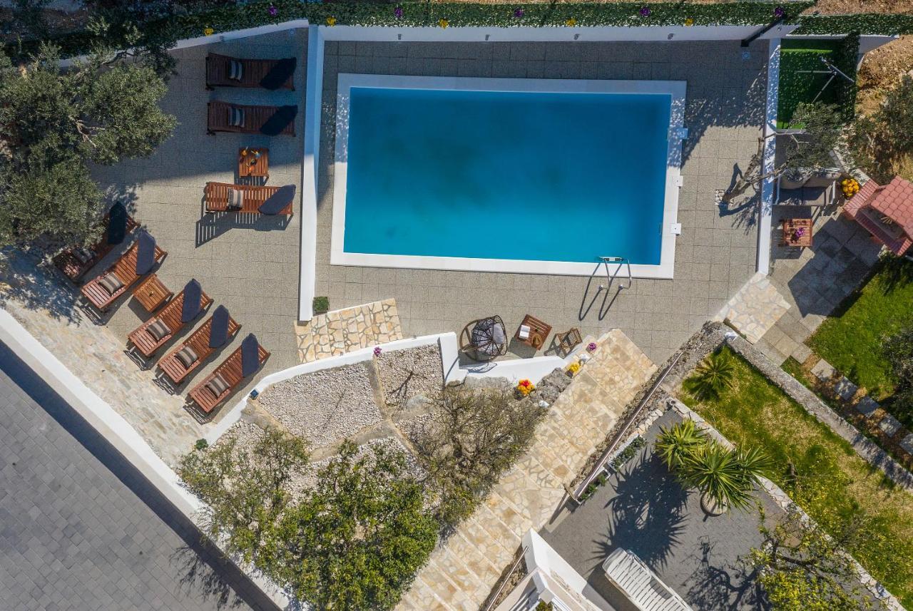 Villa Petra Apartment With Private Pool Макарска Екстериор снимка