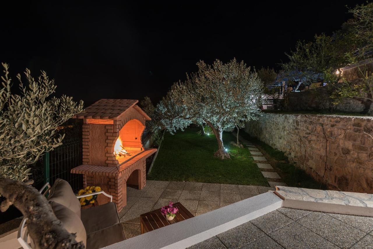 Villa Petra Apartment With Private Pool Макарска Екстериор снимка