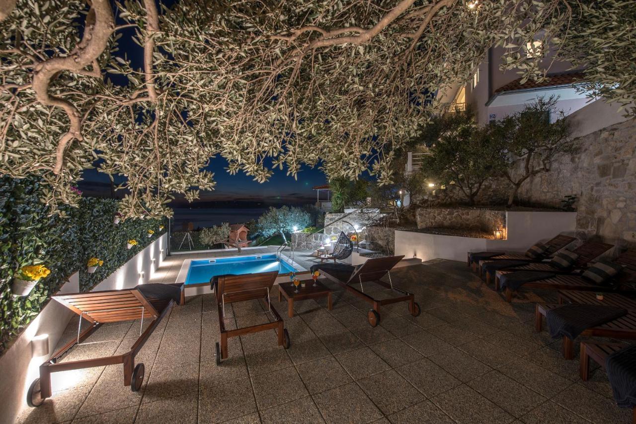 Villa Petra Apartment With Private Pool Макарска Екстериор снимка
