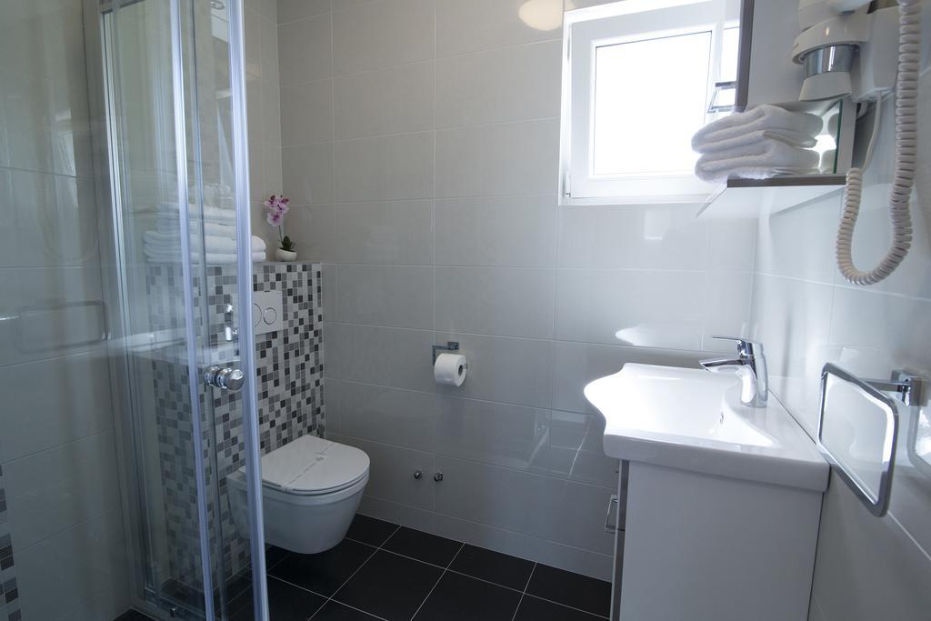 Villa Petra Apartment With Private Pool Макарска Екстериор снимка