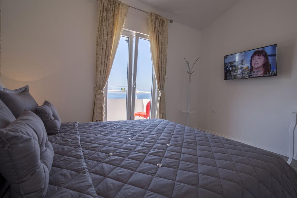 Villa Petra Apartment With Private Pool Макарска Екстериор снимка