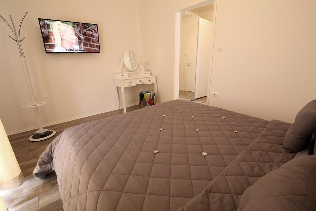 Villa Petra Apartment With Private Pool Макарска Екстериор снимка