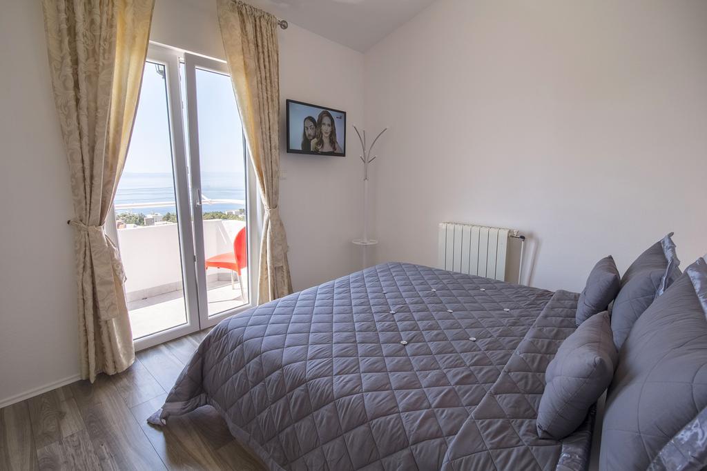 Villa Petra Apartment With Private Pool Макарска Екстериор снимка